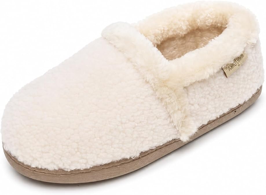 Minnetonka Women's Dina Faux Fur Bootie Slipper
