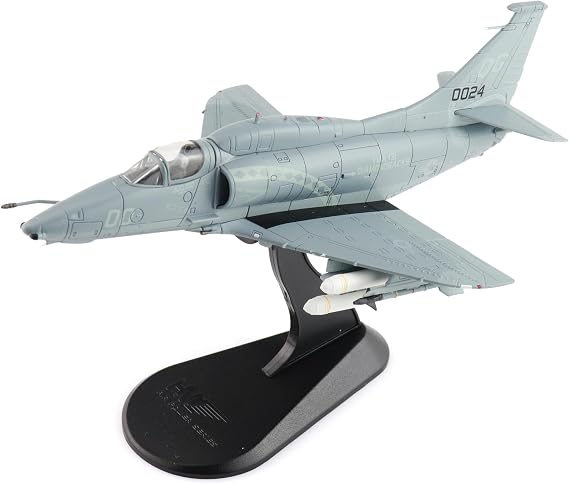 Hobby Master | 1:72 Scale Military Aircraft Replica | A-4M Skyhawk Diamondbacks 160024, VMA-131, US Marines, 1993 | Model HA1437