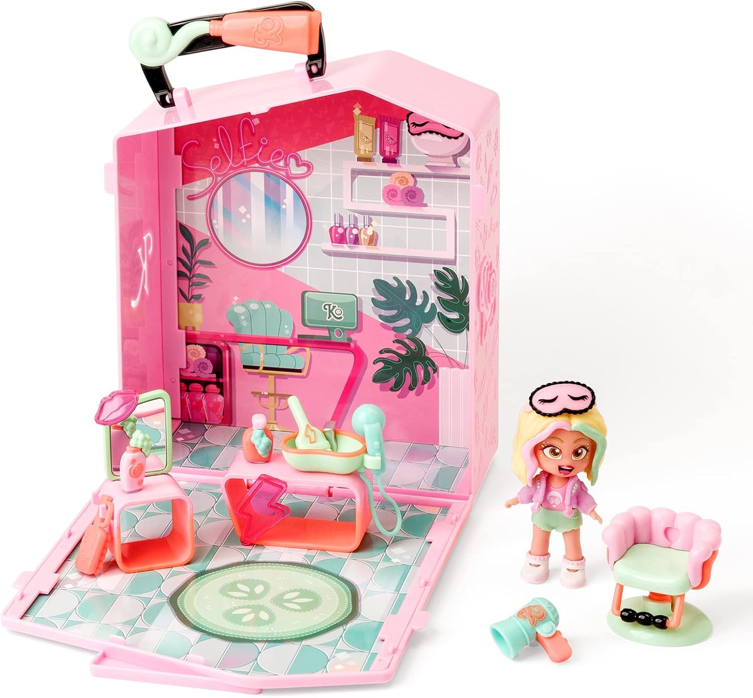 Kookyloos Mila’S Pop-Up Spa – Spa with More Than 15 Accessories and Exclusive Doll with 3 Funny Expressions. Includes Exclusive Outfit, Beauty Accessories, Dressing Table with and Shampooing Chair