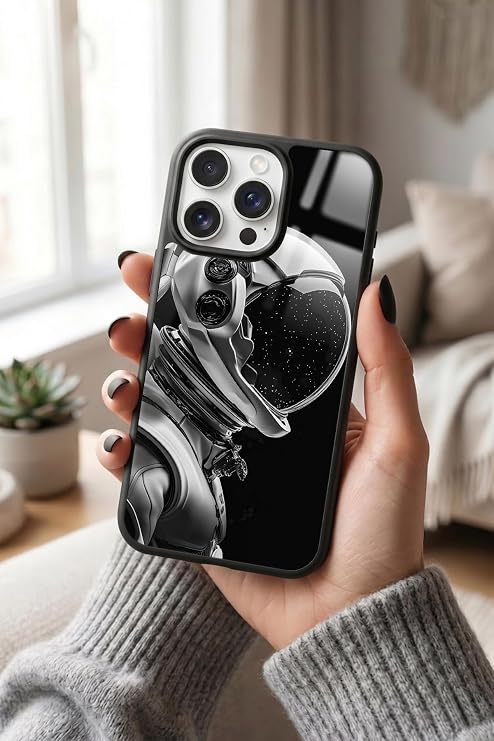 Apple iPhone 15 Pro ile Uyumlu Astronot Kaskı Tasarımlı Glossy Premium Kılıf, Silikon, Siyah