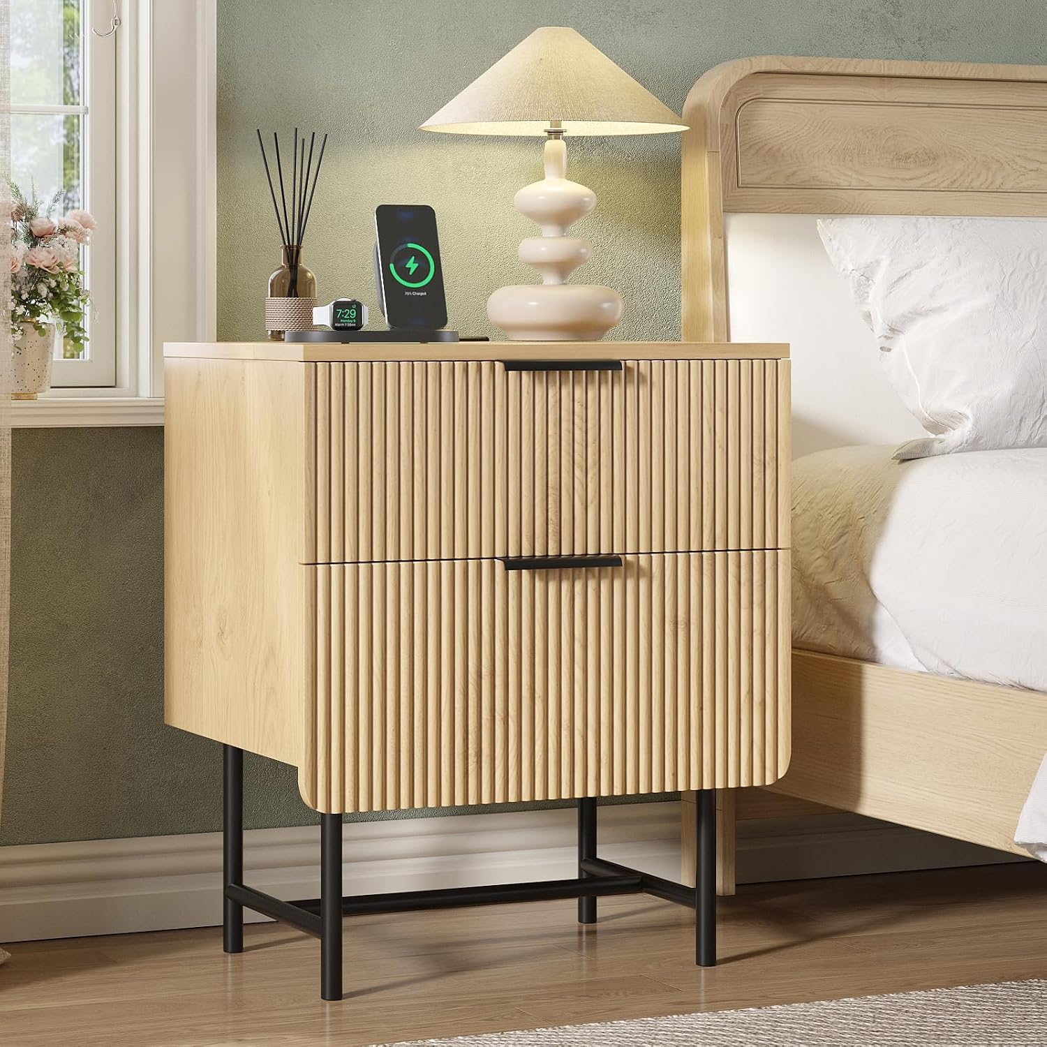Fluted Nightstand with Charging Station, 20 Modern Bedside Table with 2 Drawers for Bedroom, Mid Century Modern End Table with Storage for Living Room, Natural Oak 1 Piece